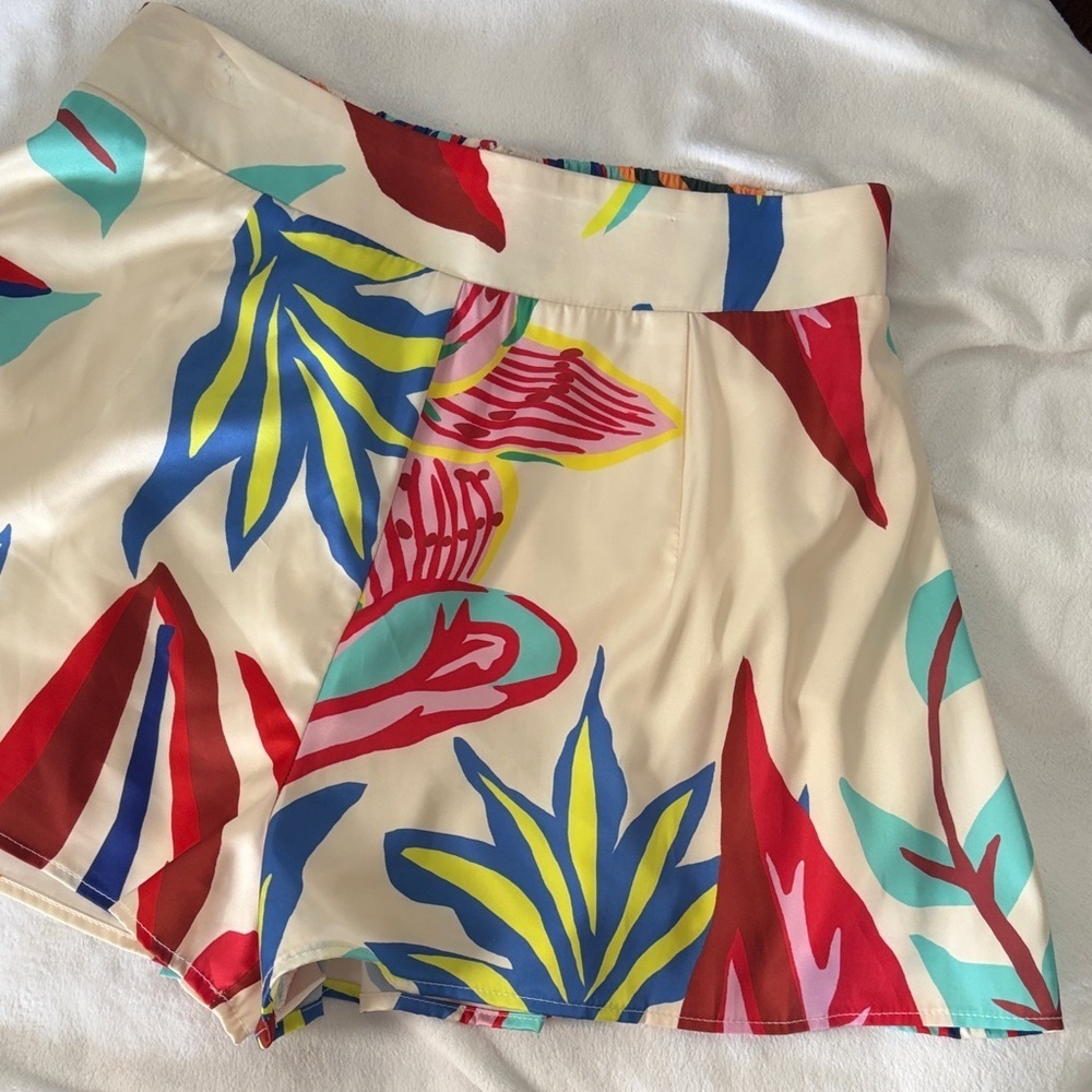Luxxel Colorful Tropical High Waist Shorts - Picture 3 of 7